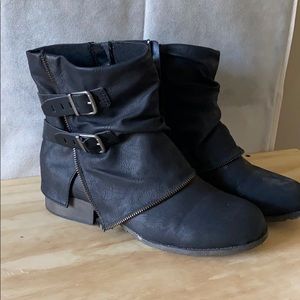 So short foldover black boot 10
